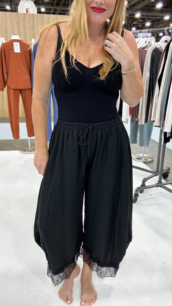 THE Pant with Lace Detail