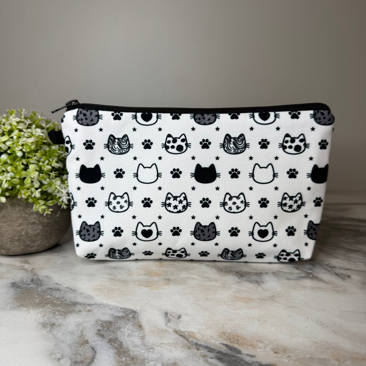 Pouch - Cats, Black & White Heads