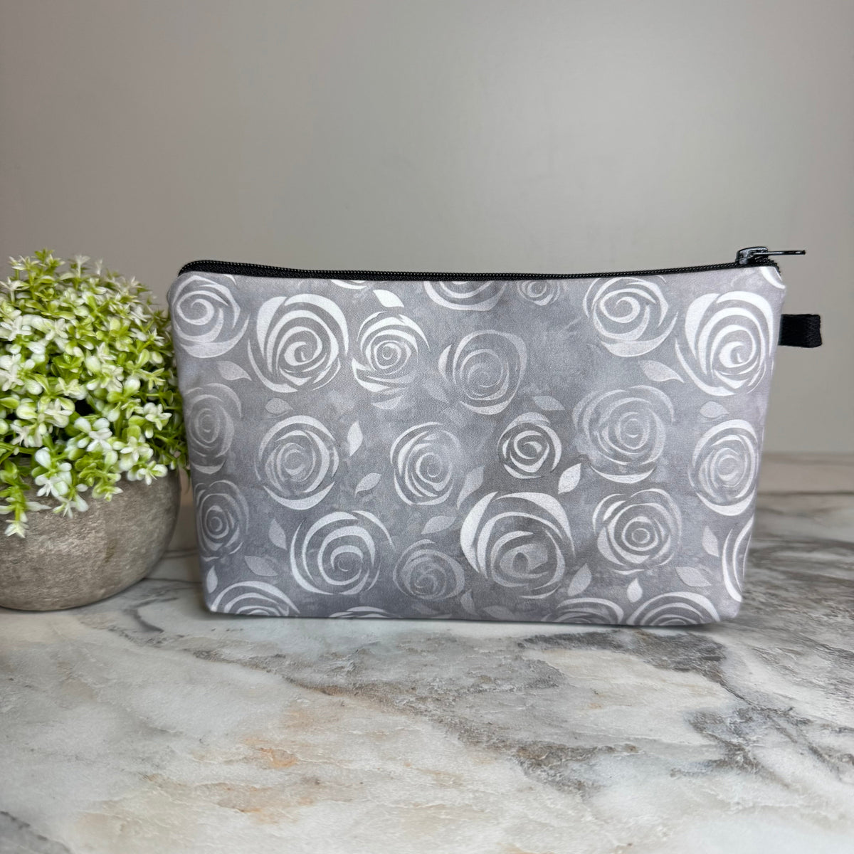 Pouch - Grey Roses
