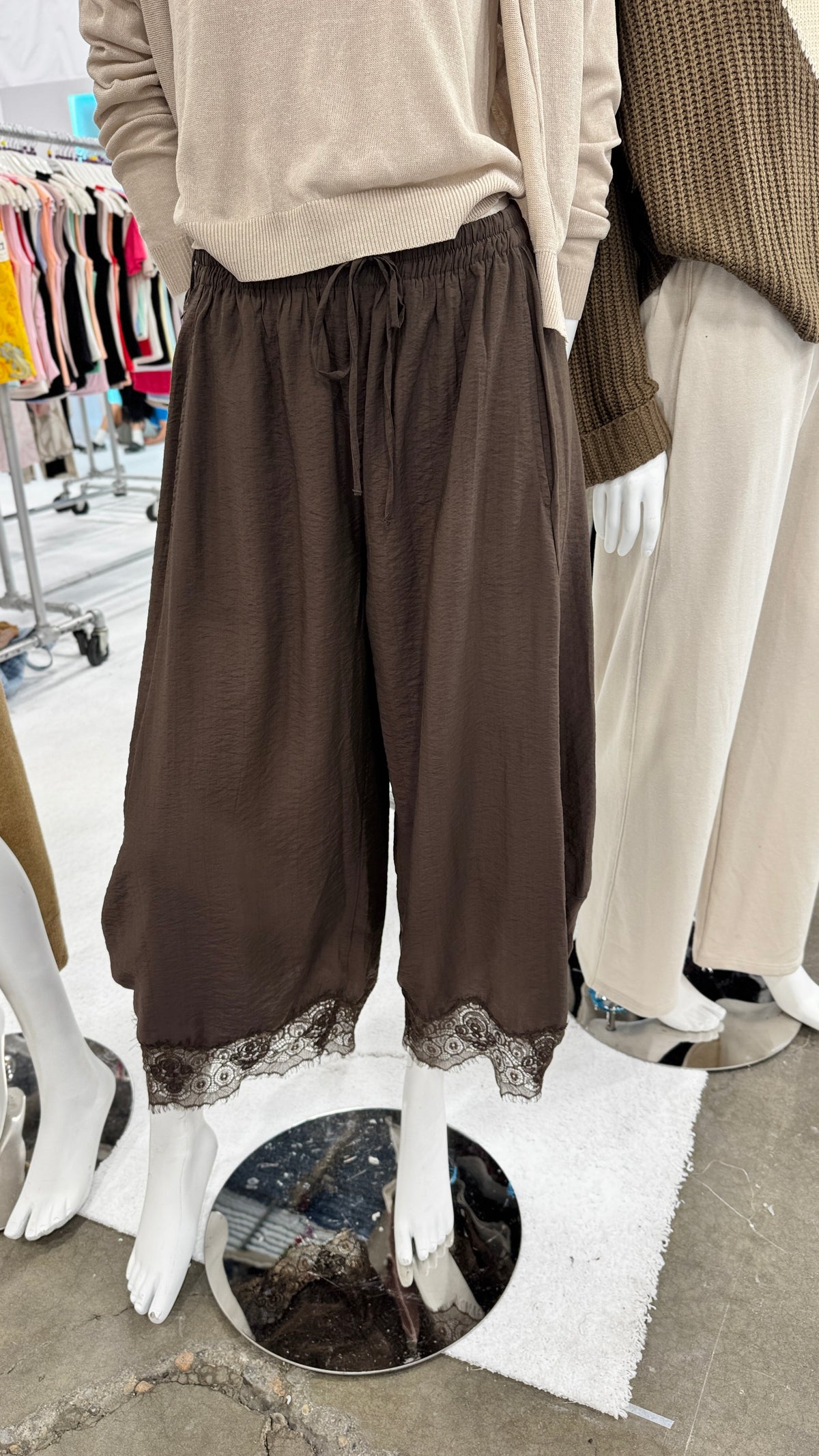 THE Pant with Lace Detail
