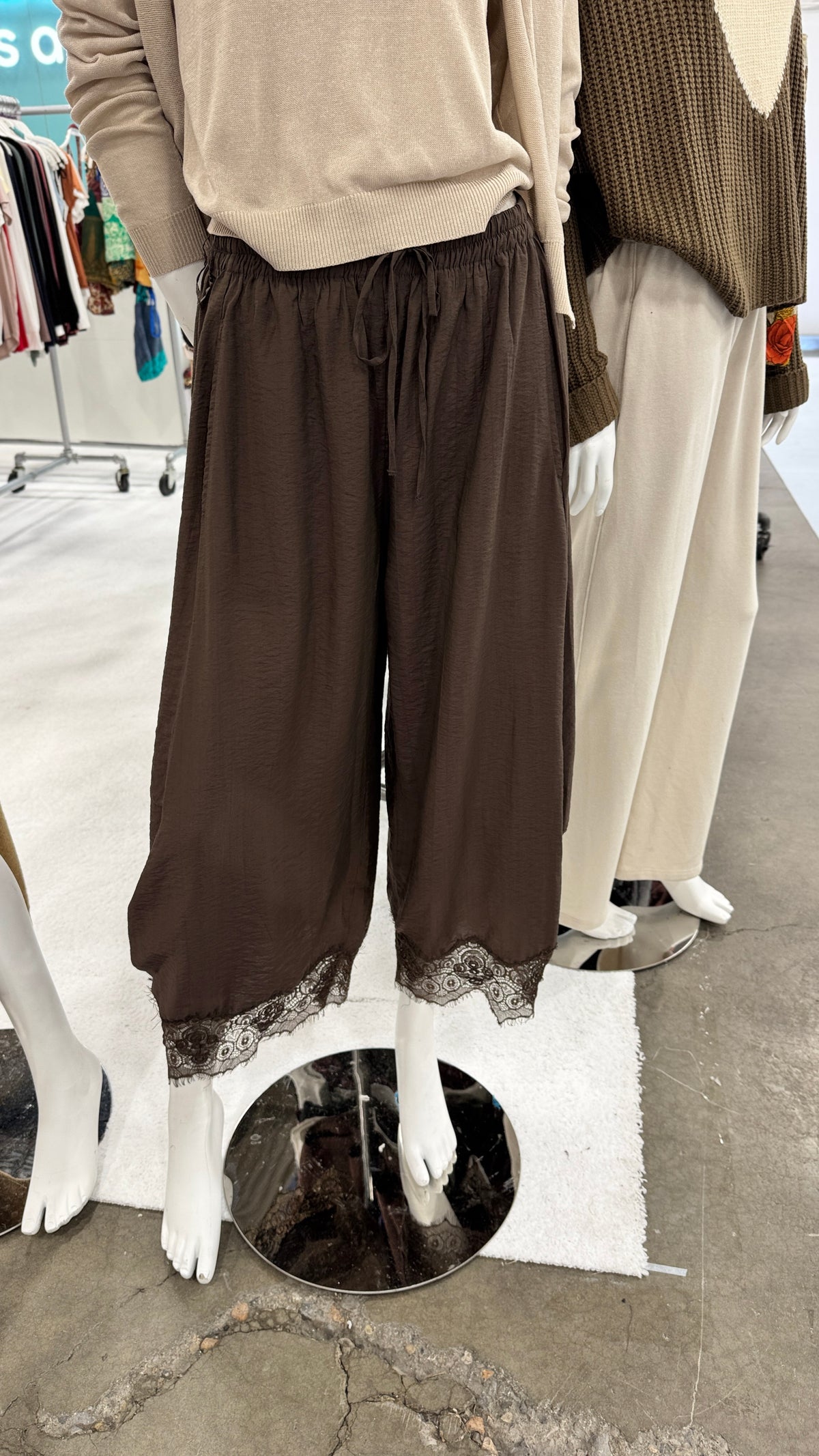 THE Pant with Lace Detail