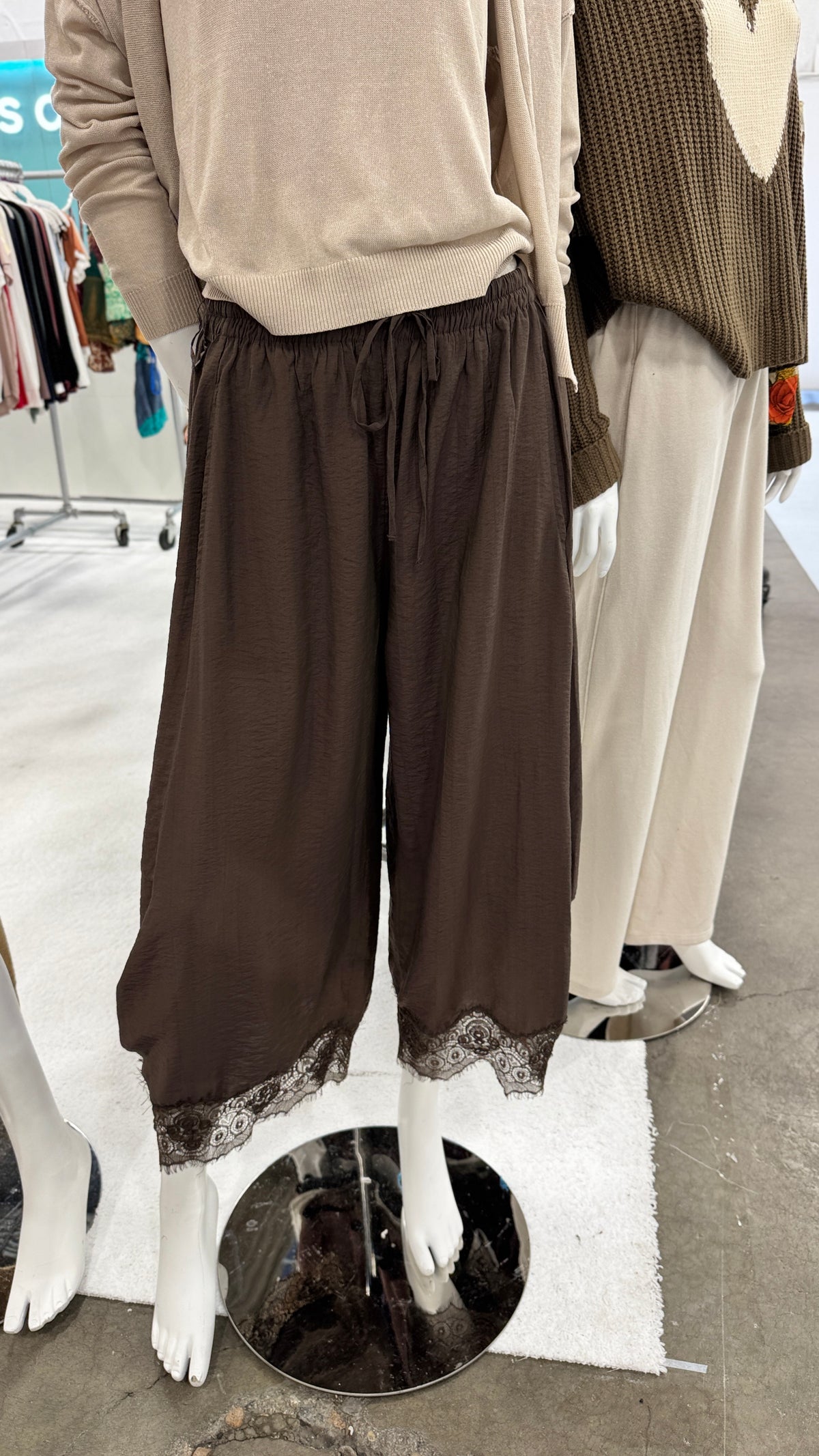 THE Pant with Lace Detail
